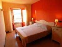 CENTRALLY quiet and typical residence -150 mt. from the sea Hotel a Levanto