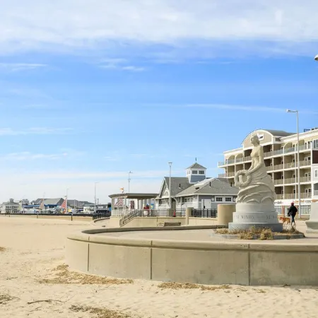 Summer Bliss in Our Hampton Beach Oceanfront 2Br Condo Awaits!
