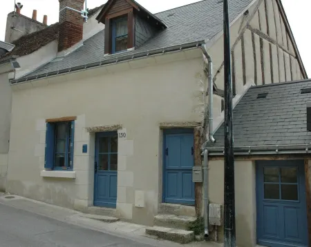 3 bedroom 3 bathroom town house in the heart of the Loire castles Отели рядом с достопримечательностью «Парк Мини-Шато»