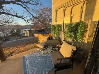 Perfect Lakeside Getaway - Renovated condo with ALL the amenities + Laundry!