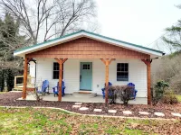 CHARMING COTTAGE LESS THAN 5 MILES TO DOWNTOWN BLUE RIDGE