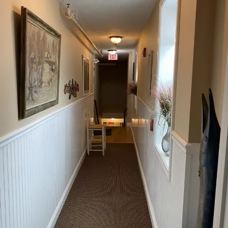 Beautifully Renovated Downtown Luxury Condo, a block from the rock! Отели в г. Плимут