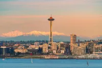 5min from Airport! Sleeps 16+! Great location. Close to everything⭐