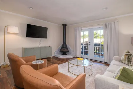 Beautiful Two Bedroom Home in Homewood, Minutes from Samford, Brookwood Hospital Отели рядом с достопримечательностью «Университет Самфорд»