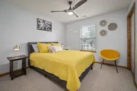 "Exclusive" River Cabin on Stilts Hotels in Pike County