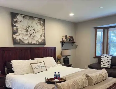 Cabin with Spa and Arcades 7 mins to Ski Resort