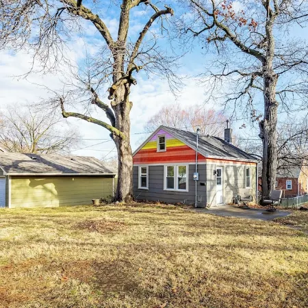Happy Happy Guest House 1bd/1ba in Quiet yet Popular Neighborhood