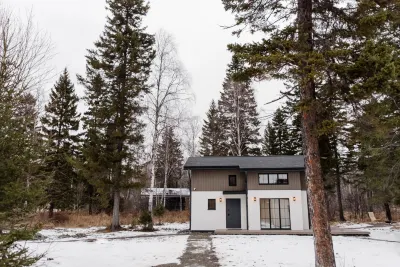 Glamping Valley of Dreamers Snow Hotel Hotel dekat Baikal Astrophysical Observatory