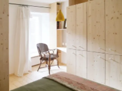 Cozy N'est house on historic courtyard-garden, close to station and city center