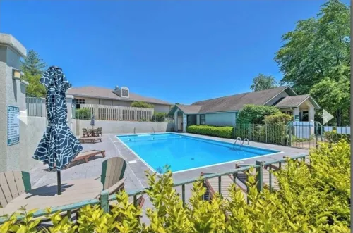 Remodeled WALK-IN Condo Close to 76 Strip No stairs!