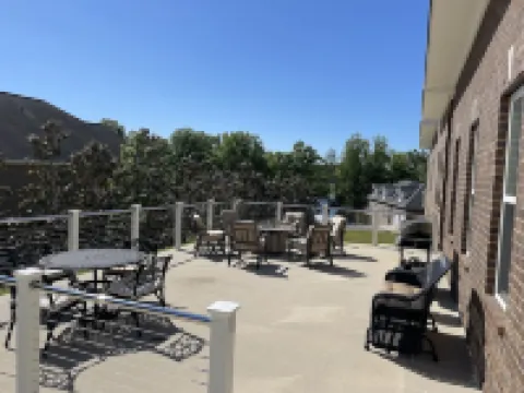 Lake View Prime Location, Community Dock w swim ladders, covered boat slip,