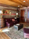Cozy lake cabin with your own private dock. Secluded lot close to the city!