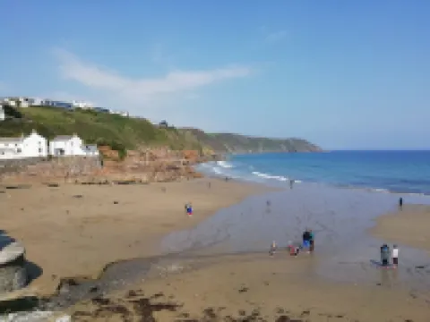 Character Coastal Cottage 5 minutes stroll to Beach/Amenities