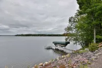 Cozy Lakefront Cabin, Dock + Trails : Trails Lodge