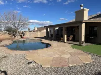 Sierra Vista Getaway Home, Private pool, Great Room St. 앤드류 더 아포슬 카톨릭 처치 주변 호텔