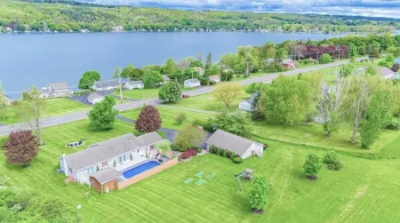 3BR Lakeview-HotTub-Firepit-Gameroom-PuttPutt