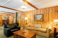 IdyllAway Vintage Cabin - Kid Friendly Sledding Cul-de-Sac!