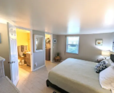Affordable ONE BR Main Floor Condo RIGHT ON THE BEACH w/ KING Bed & Heated POOL!