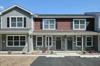 New Condo! Minutes from Sand Springs Golf Course & Wedding/Event Venue - 4-Star