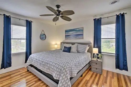 "Parked In The Sand"Corolla 4x4 beach house Ocean views/Wild Horses/Pet friendly