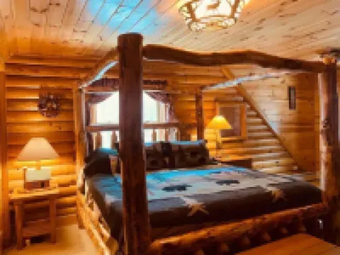 Cabin 8 miles to Pine Creek  Pa. Minutes to  ATV and snow mobile trail and Hyner