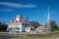 Perfect South Island Location! 4 Bikes included/Pool/Pickelball. Bring the Dog! Hotels near St. Simons Island Lighthouse Museum