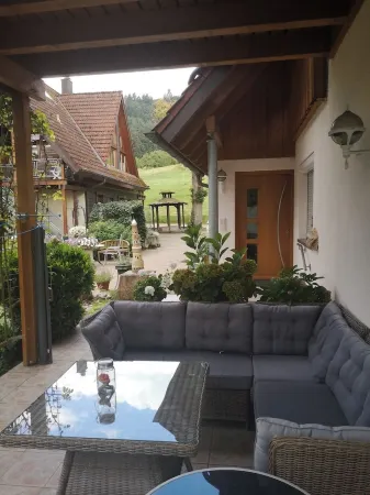 Herrlich an Wald u. Wiesenrand,ruhige Lage. Erdgeschoss, Terrasse ,fam. mit Kind