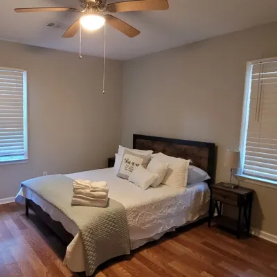 Rose Hill Charmer - 2 bedroom 20 mins from FT Benning