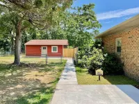 Backyard Beach Barn ~ 3 miles to beach!