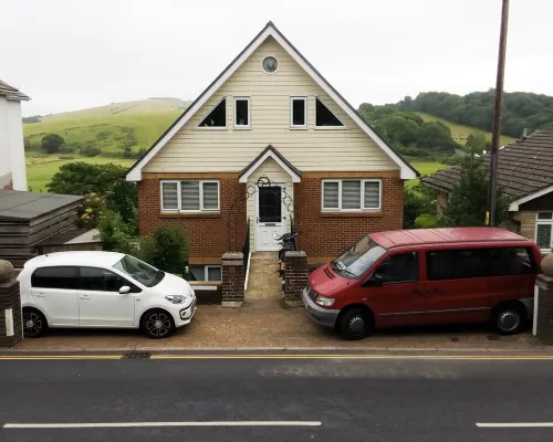 Lovely Bright Garden Apartment With WiFi & Spa overlooking RSPB reserve. Brading Hotel a Brading