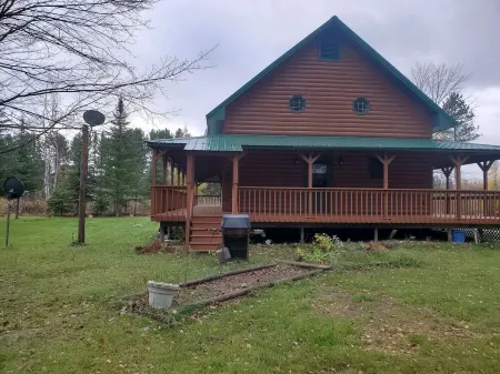 Bald Beaver Lodge A hunting, Fishing, 4-wheeling, Snowmobiling paradise! Отели в г. Юг Кучичинг