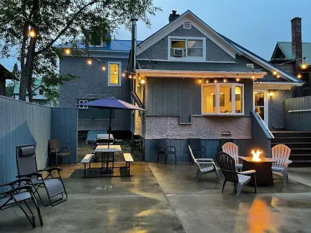 4-Bedroom Downtown Main St , great location! Отели в г. Олд Фордж