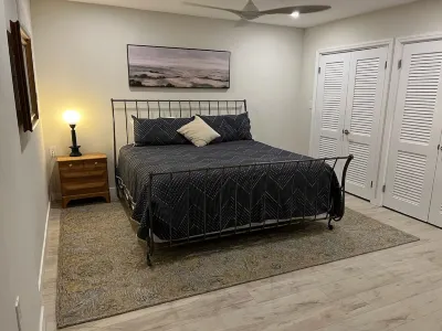 FABULOUS chic Indian Beach / Sapphire Shores house! Hotels near The John and Mable Ringling Museum of Art