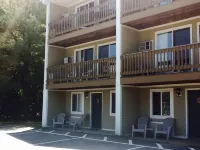 Misty Harbor Resort, Walk to Concerts at NH Bank Pavilion Beach on Lake Winni Hotels in Gilford