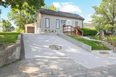 Branson Downtown Trolley House