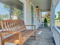 Willamette Valley Getaway w/ Backyard Firepit Hotels in Newberg