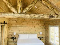 8 miles to Mount Rushmore - Sleeps 2 - King Bed Hotels in Mount Rushmore UT