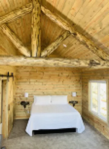 8 miles to Mount Rushmore - Sleeps 2 - King Bed