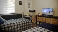 Ski In/Out - 1st floor - clean & cozy "Cinema Condo" Hotel dekat Brian Head Resort