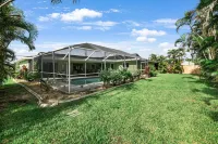 Billiards and Poolside Bliss Centrally located in SE Cape Coral, Pet Friendly!