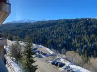 Fabulous 2 Bedroom Ski In / Out Apartment with West facing balcony