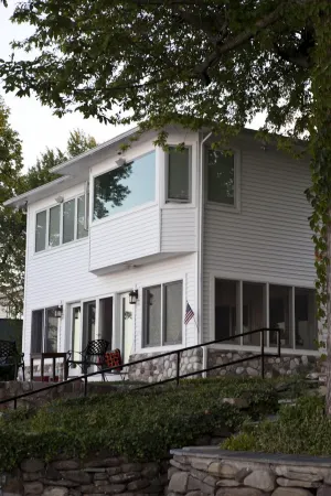 Dad's Cottage★ Private waterfront plus 3 King suites★ Отели в г. Канандейгуа