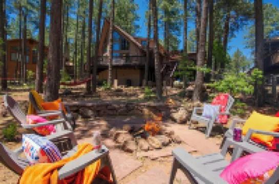 Pinecone Paradise Cozy 3-bedroom cabin with family fun amenities