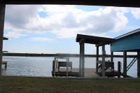 Fishing Cottage on Icw Facing Sargentbeach with Dock Night Fishing Lights 2Rooms