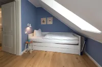 Luxurious Ukena vacation apartment in the count's Karl-Georgs-Forst; dogs welcome