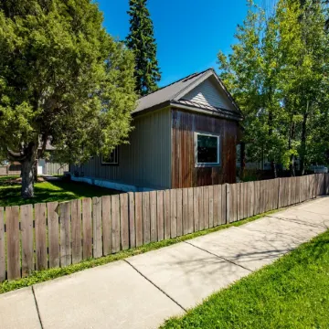 Whitefish Downtown Cottage on the River Trail with views of Big Mountain