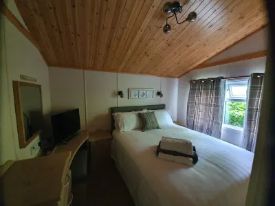 Holiday lodge with stunning views near the shore of Bassenthwaite Lake Hotels in 