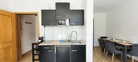 Terrasse - Parkplatz - TV im Boxspringbett - Küche