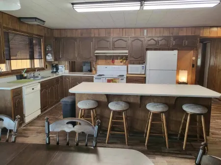 Sleeps 14+ spacious home overlooking Heise.