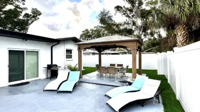 Experience Clearwater charm, just a quick 9-minutes to Tampa Bay Отели рядом с достопримечательностью «Пинеллас Байк Трейл»